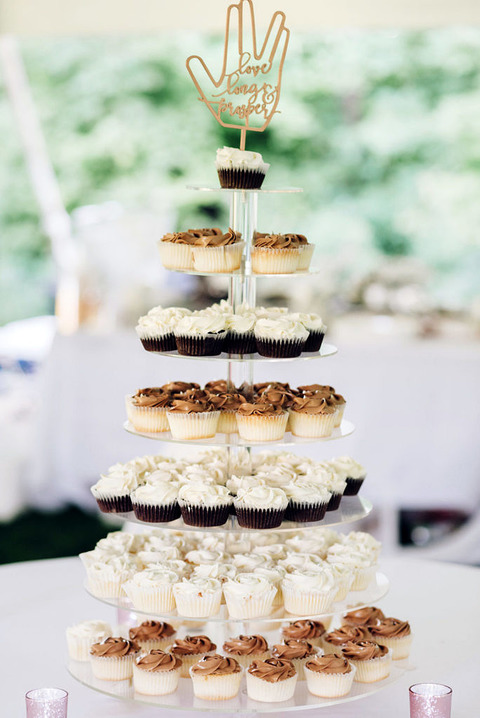 sweet tartlette cupckes at a garden wedding