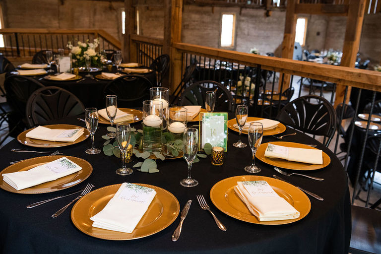 table-setting-with-gold-chargers-at-Iron-Fish